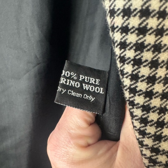 Vintage Black and White Houndstooth Blazer with Velvet Collar 100 % Wool - Picture 5 of 10